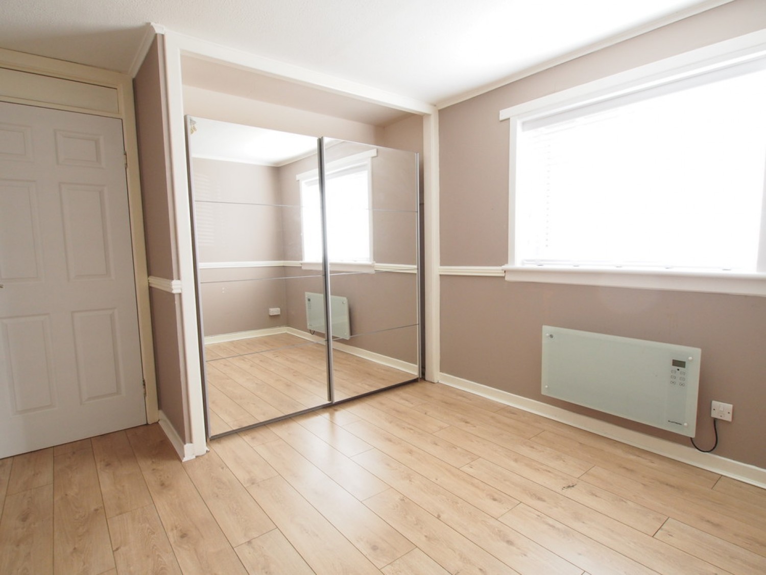 2 bedroom Flat for Letting 224 Castle Gait