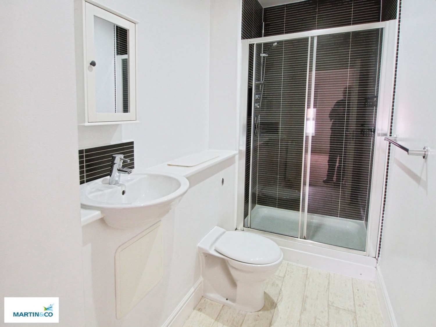 2 bedroom Flat for Sale 1/2, 8 Cardon Square