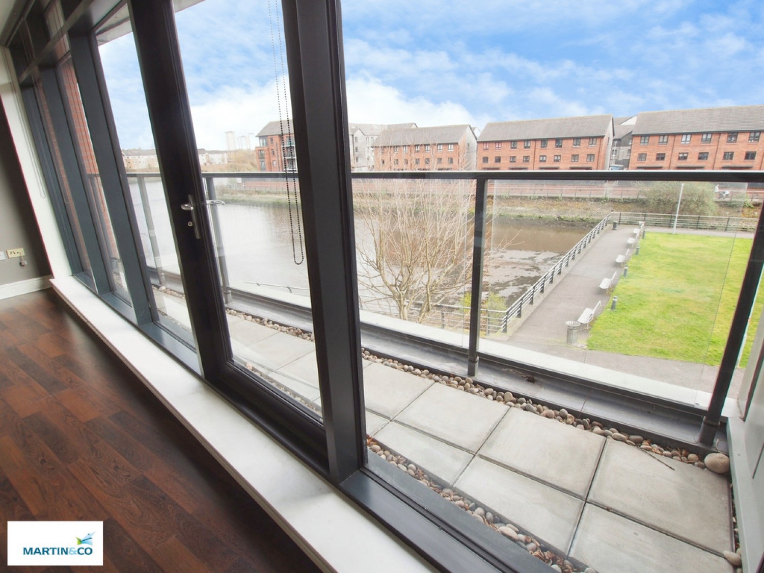 2 bedroom Flat for Sale 1/2, 8 Cardon Square