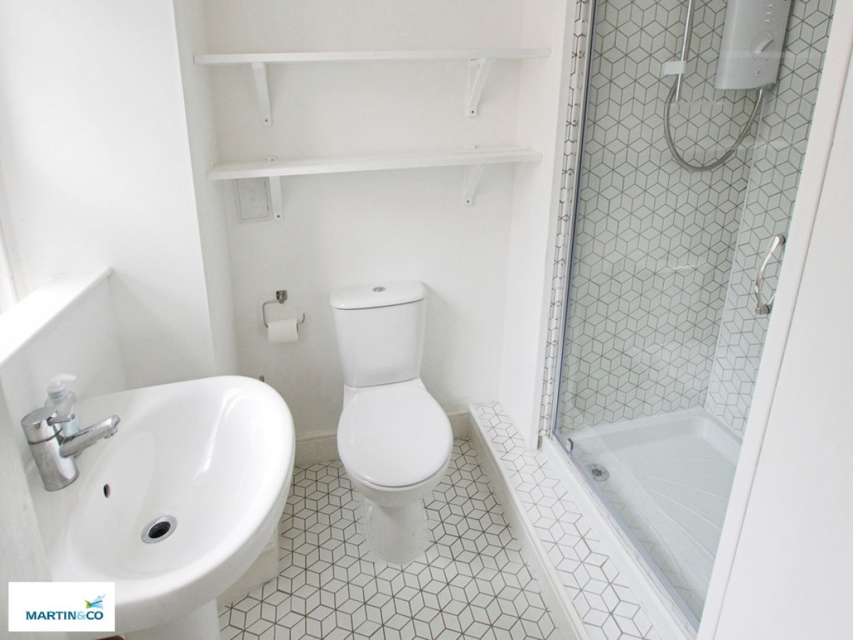 1/2, 27 Weighhouse Close