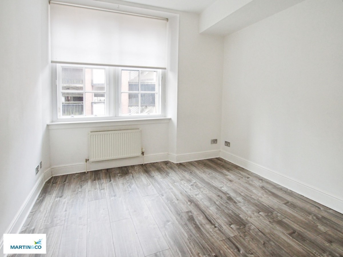 1/2, 27 Weighhouse Close