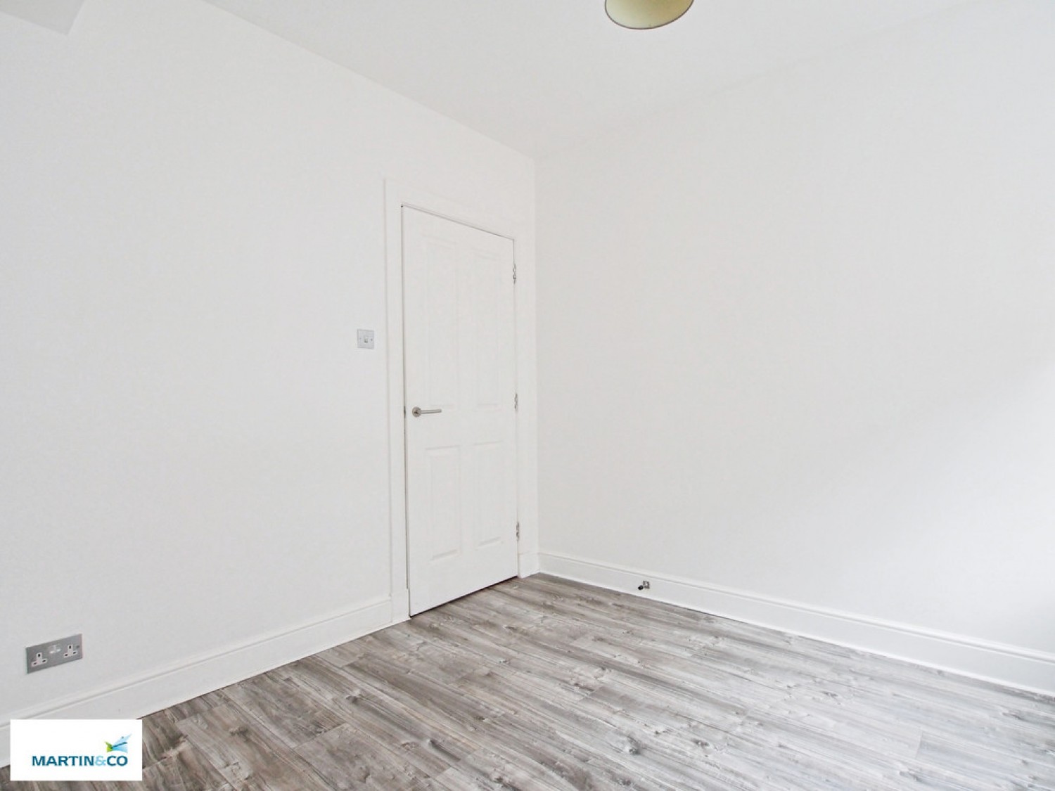 2 bedroom Flat for Sale 1/2, 27 Weighhouse Close