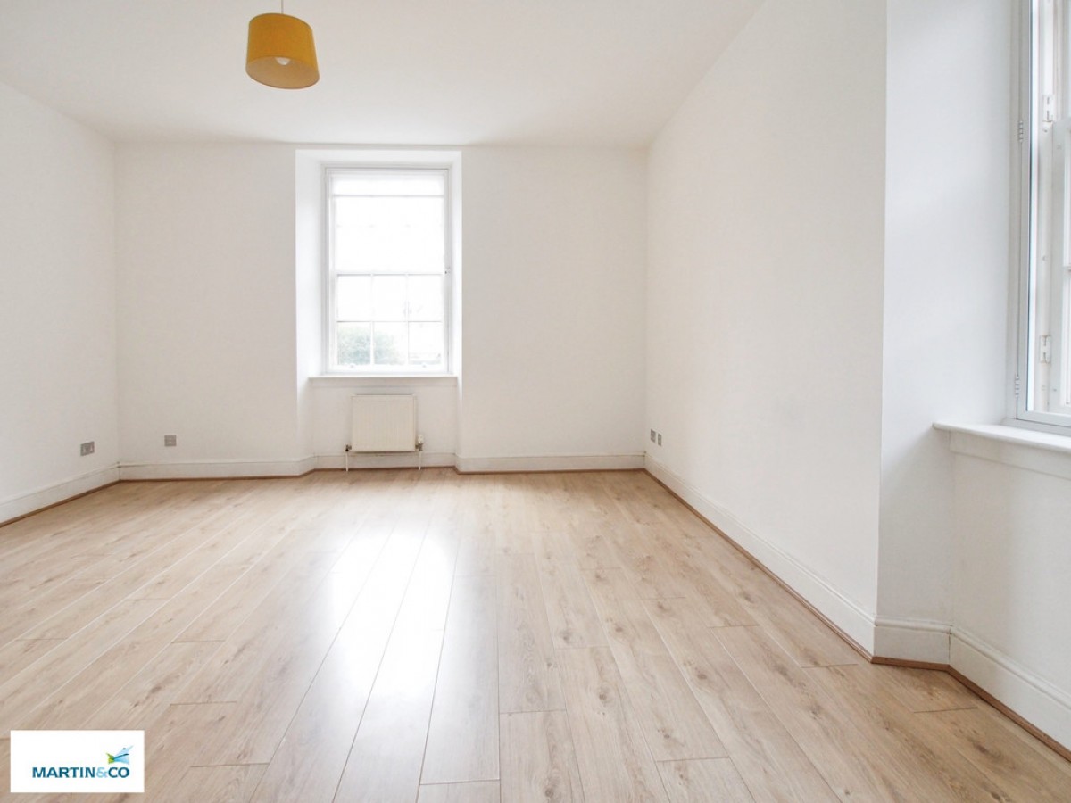 1/2, 27 Weighhouse Close