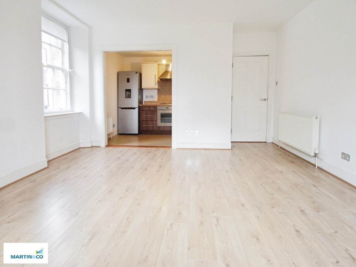 1/2, 27 Weighhouse Close