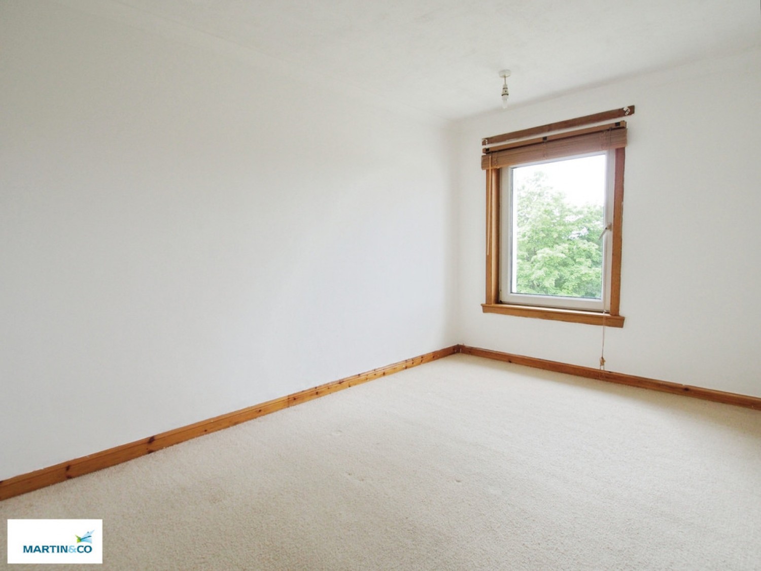 3 bedroom Flat for Letting Kintyre Avenue, Linwood