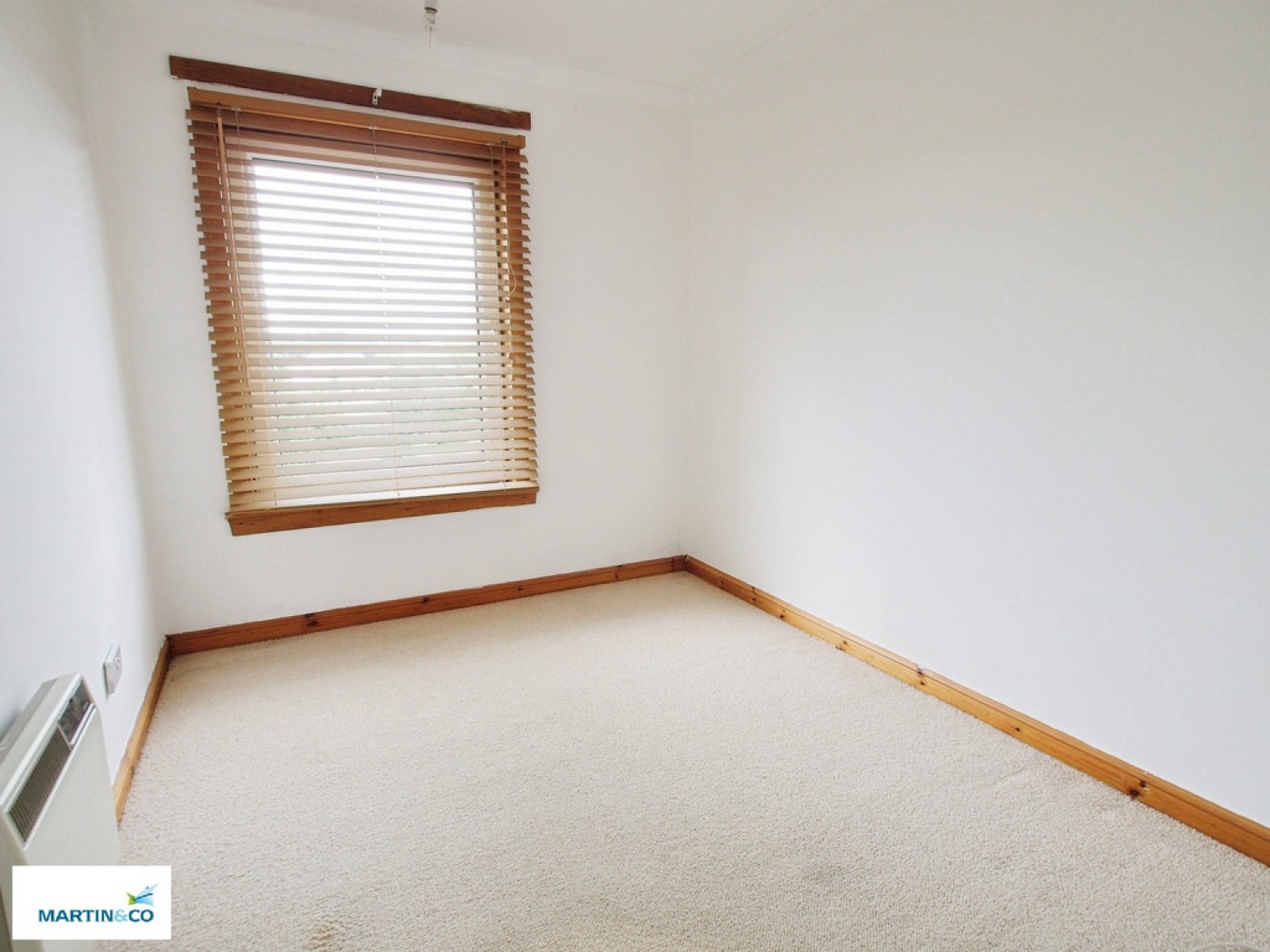 3 bedroom Flat for Letting Kintyre Avenue, Linwood