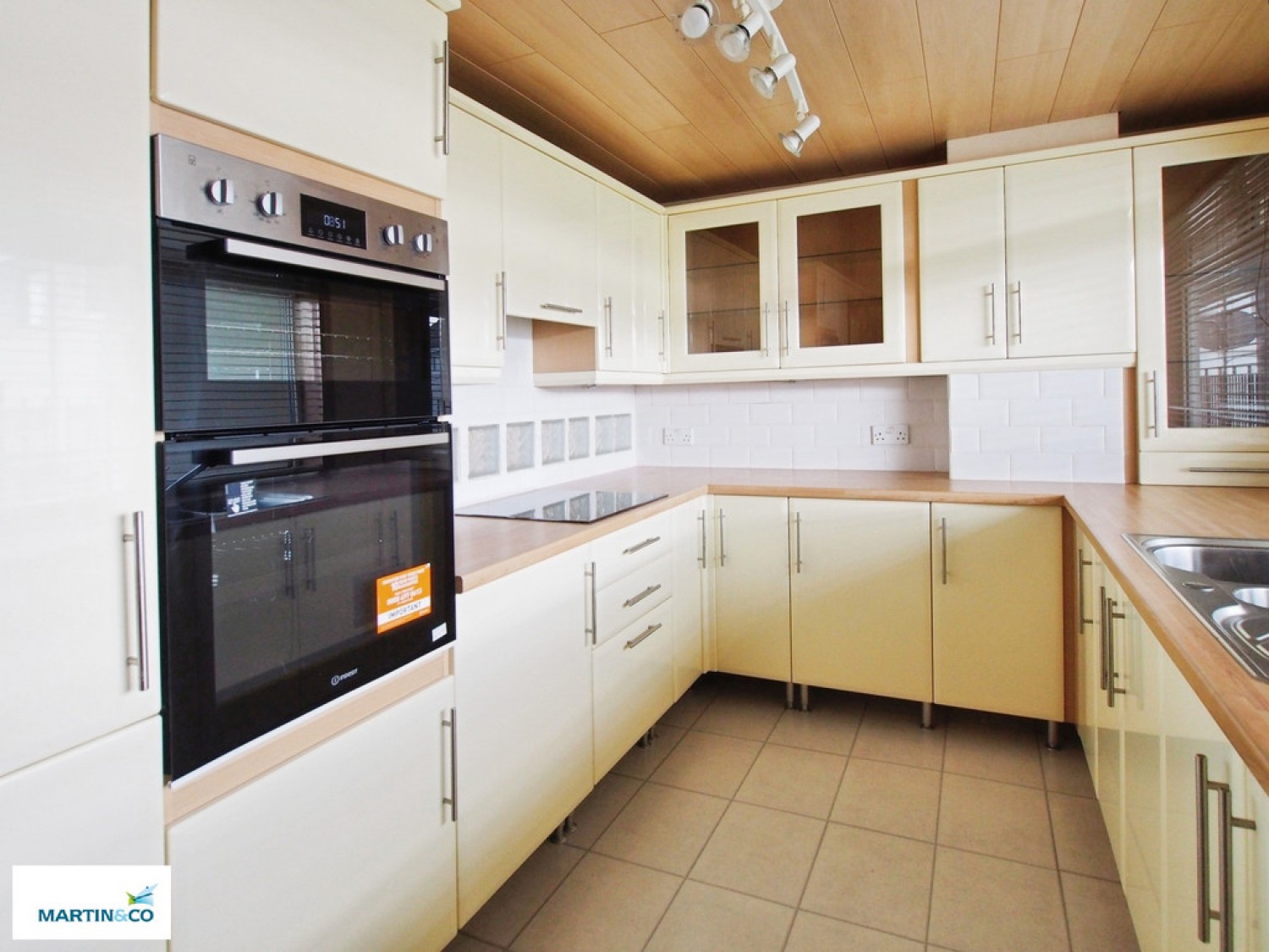 3 bedroom Flat for Letting Kintyre Avenue, Linwood