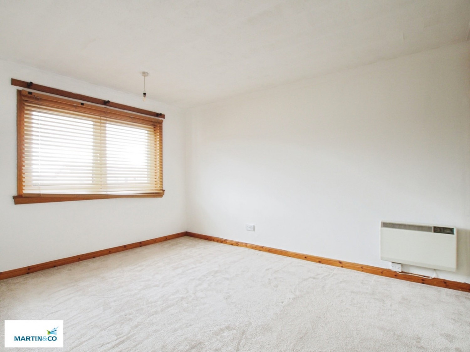 3 bedroom Flat for Letting Kintyre Avenue, Linwood
