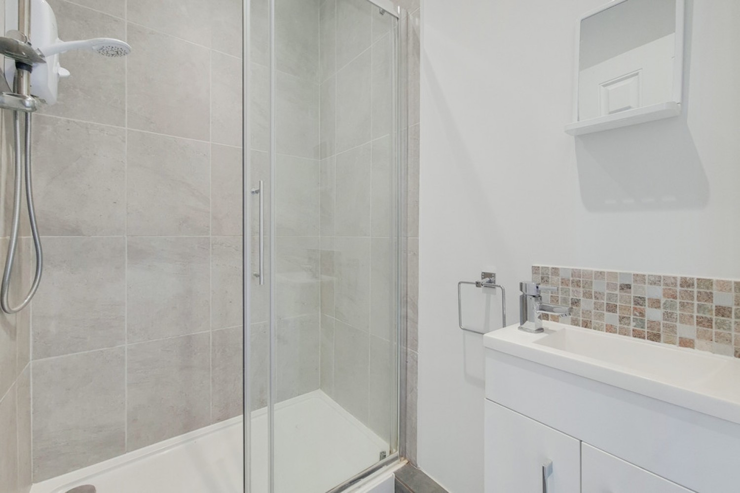 3 bedroom House for Letting Latchmere Road, Kingston Upon Thames