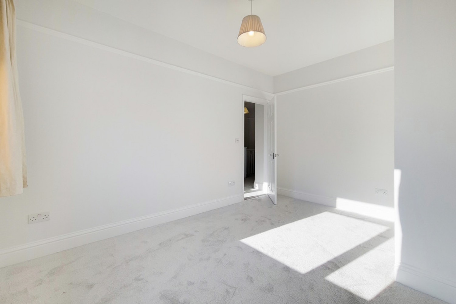 3 bedroom House for Letting Latchmere Road, Kingston Upon Thames