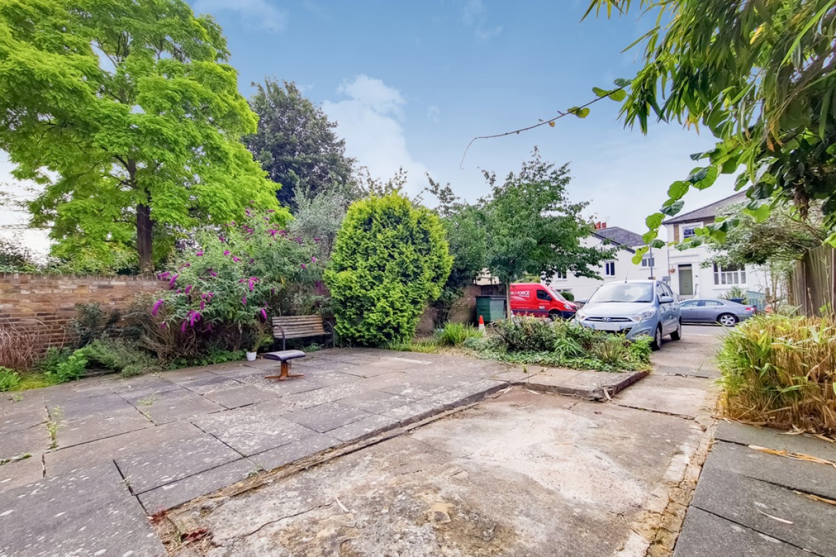 Cadogan Road, Surbiton