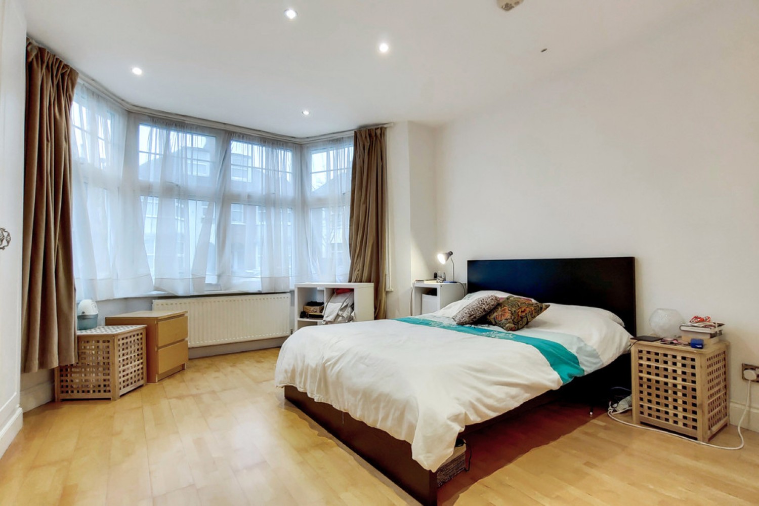 2 bedroom Flat for Letting Claremont Avenue, New Malden