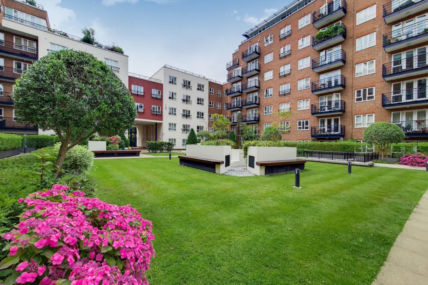 Royal Quarter, Seven Kings Way