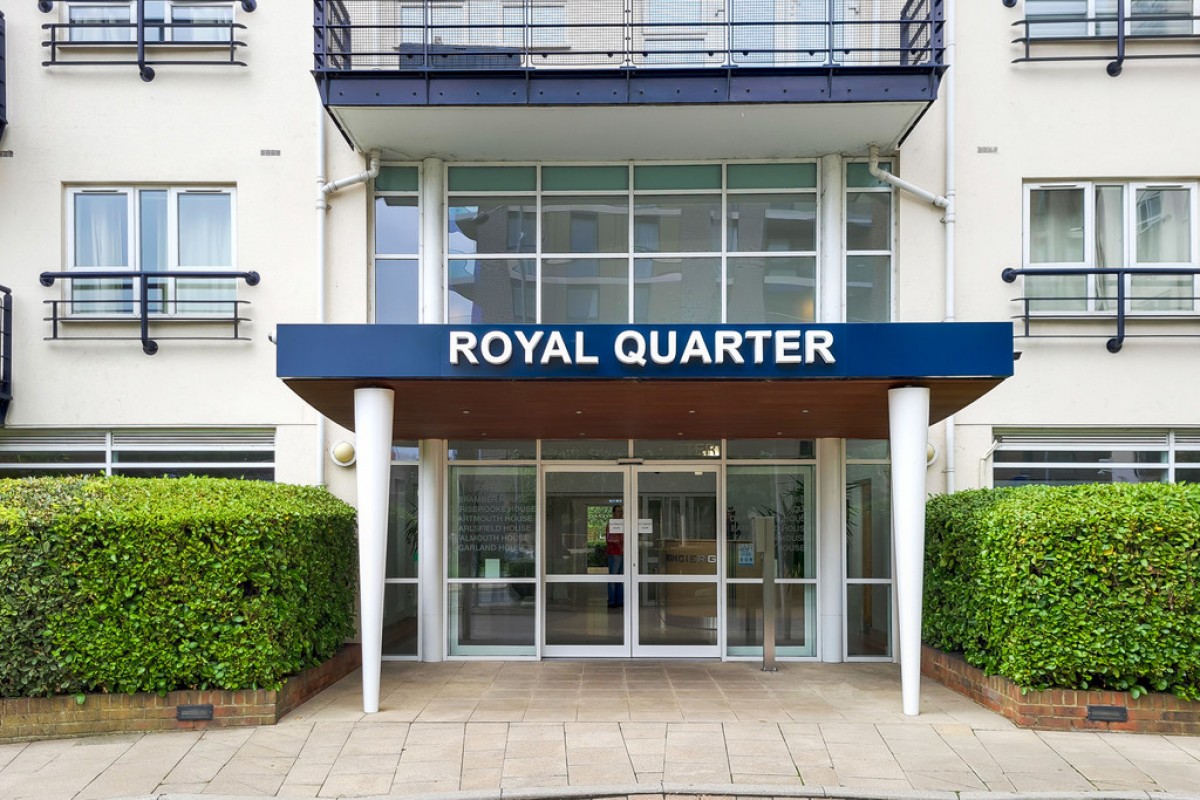 Royal Quarter, Seven Kings Way