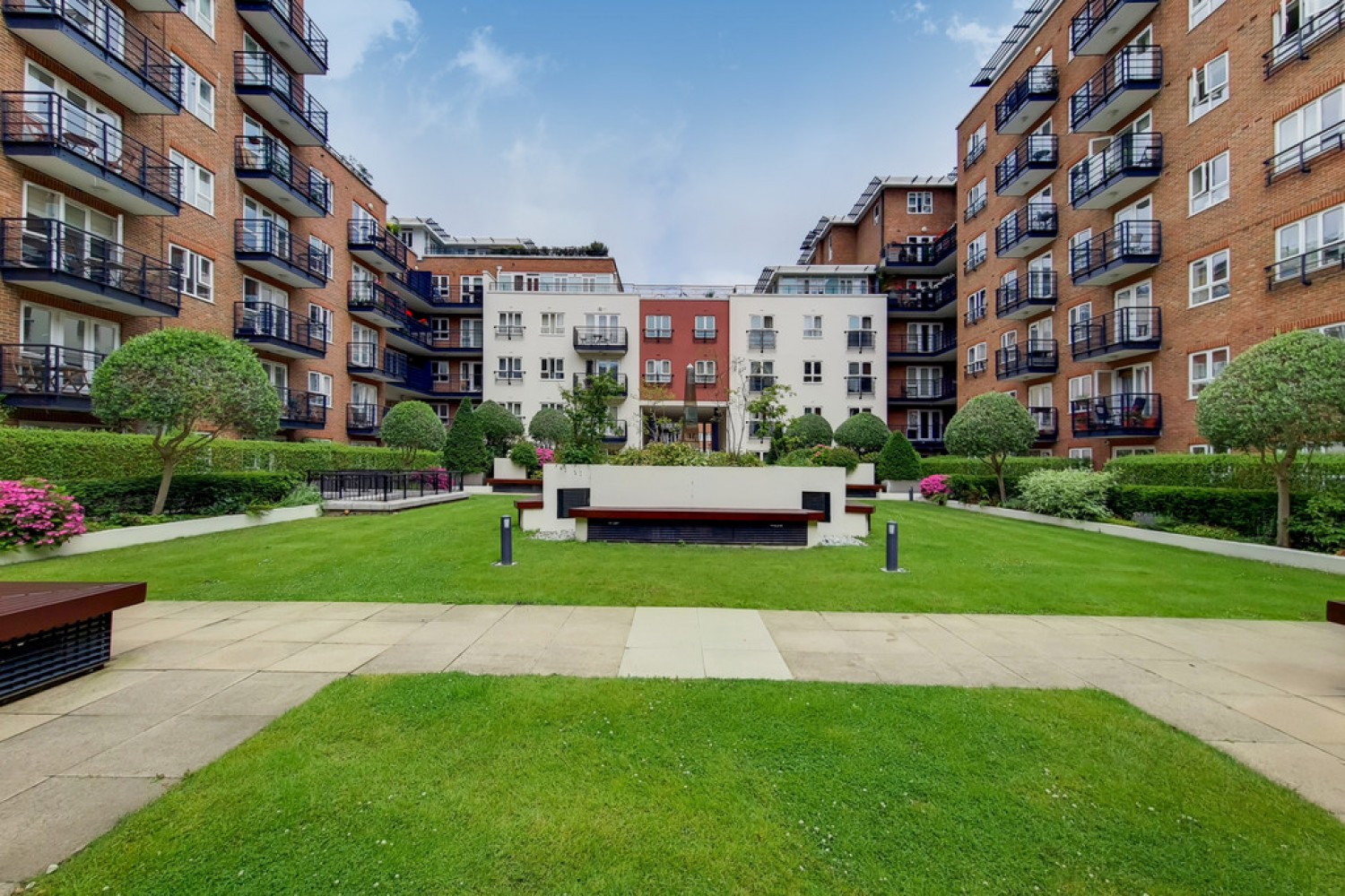 Royal Quarter, Seven Kings Way