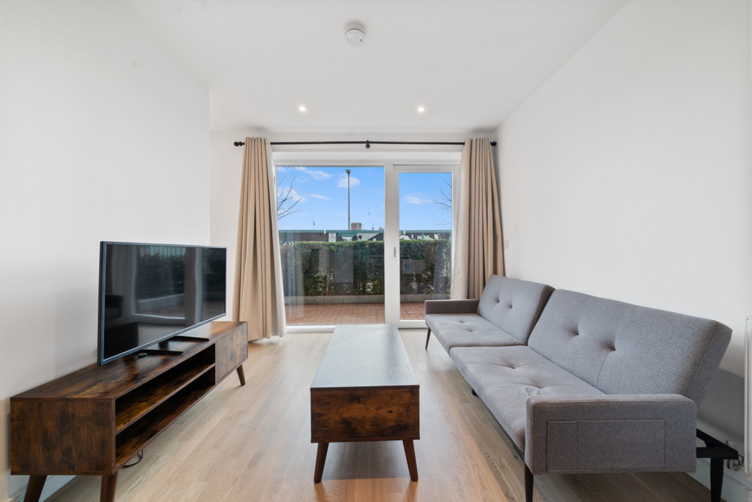 1 bedroom Flat for Letting Accolade Avenue, Southall