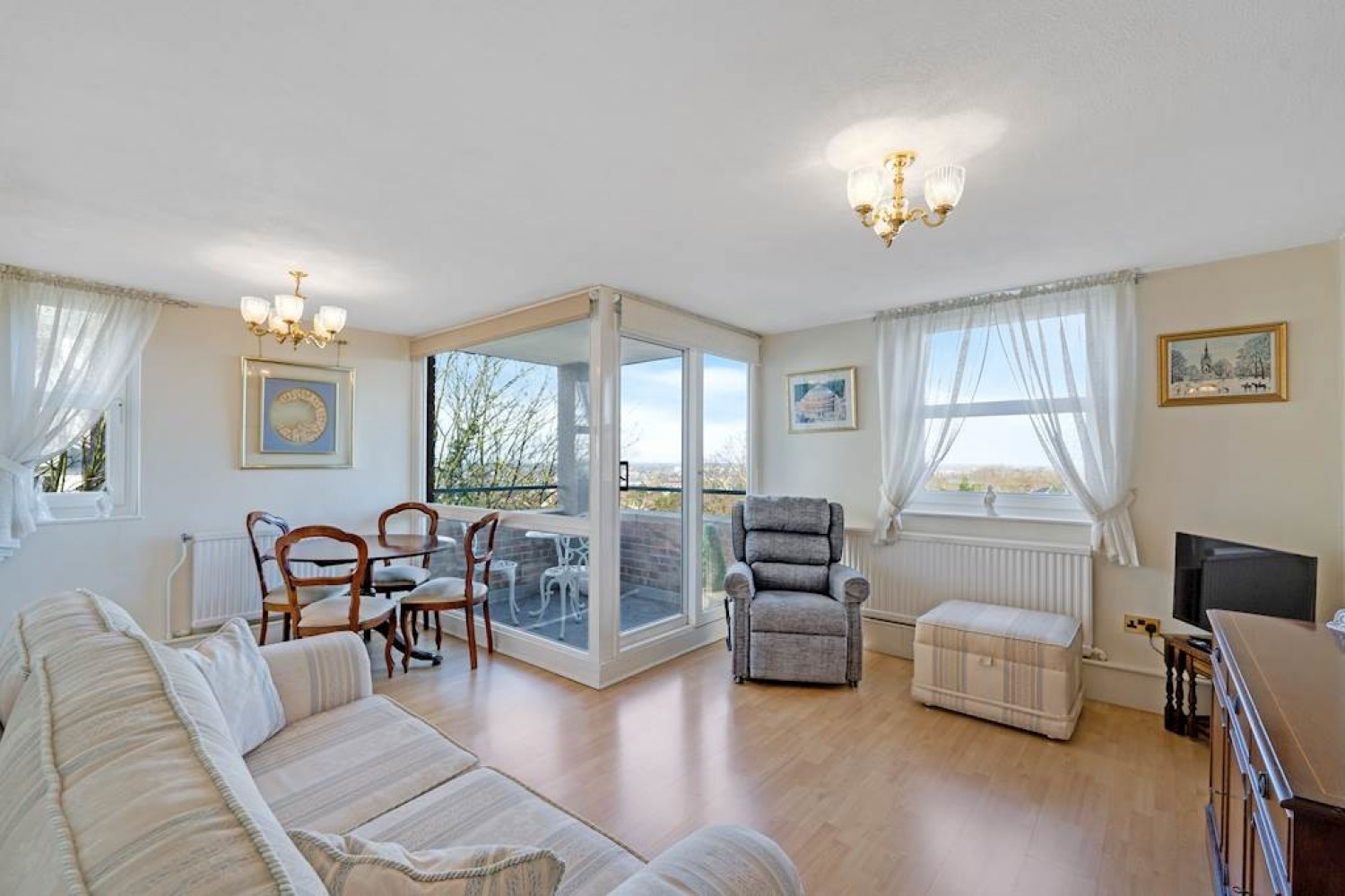 2 bedroom Flat for Sale Kingston Hill, Kingston Upon Thames