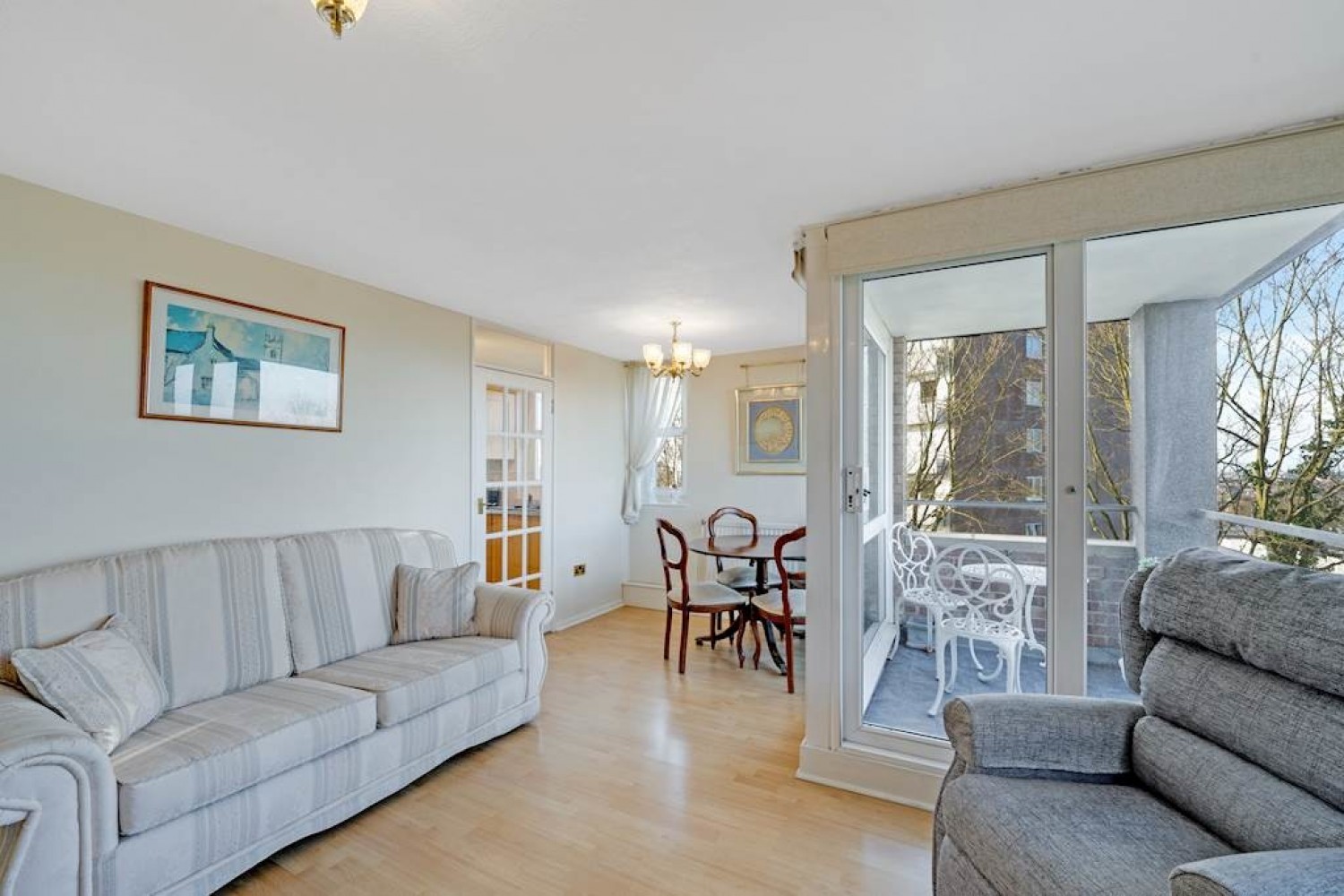 2 bedroom Flat for Sale Kingston Hill, Kingston Upon Thames