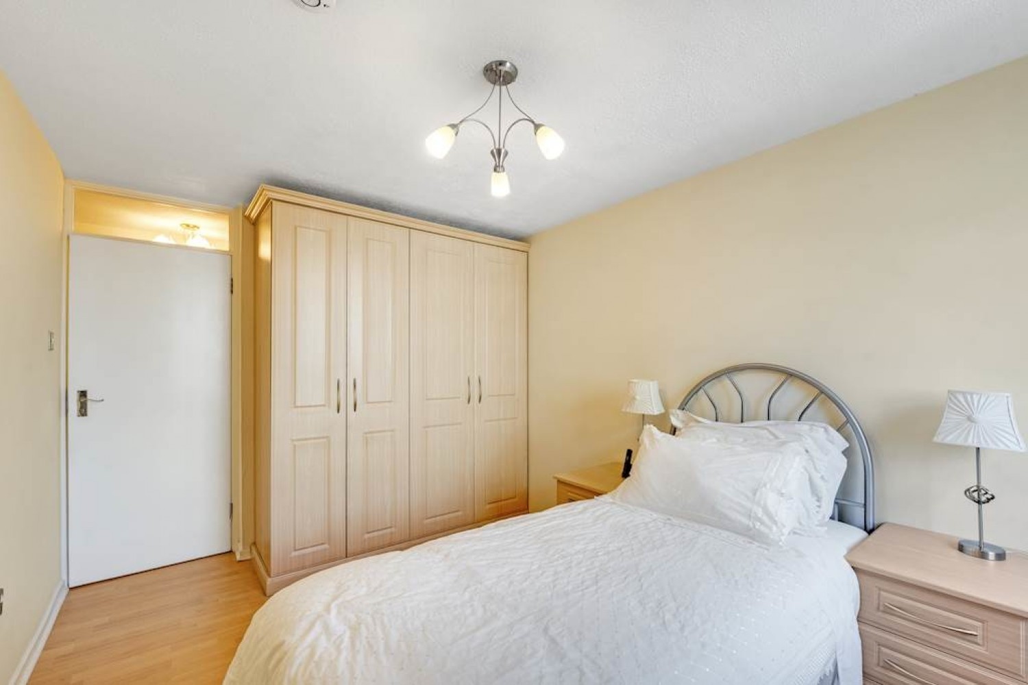 2 bedroom Flat for Sale Kingston Hill, Kingston Upon Thames