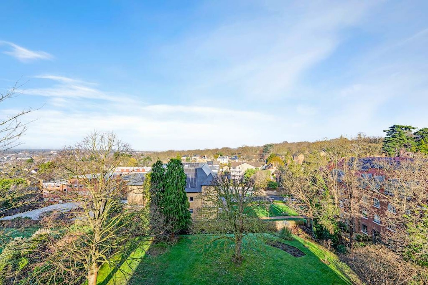 2 bedroom Flat for Sale Kingston Hill, Kingston Upon Thames