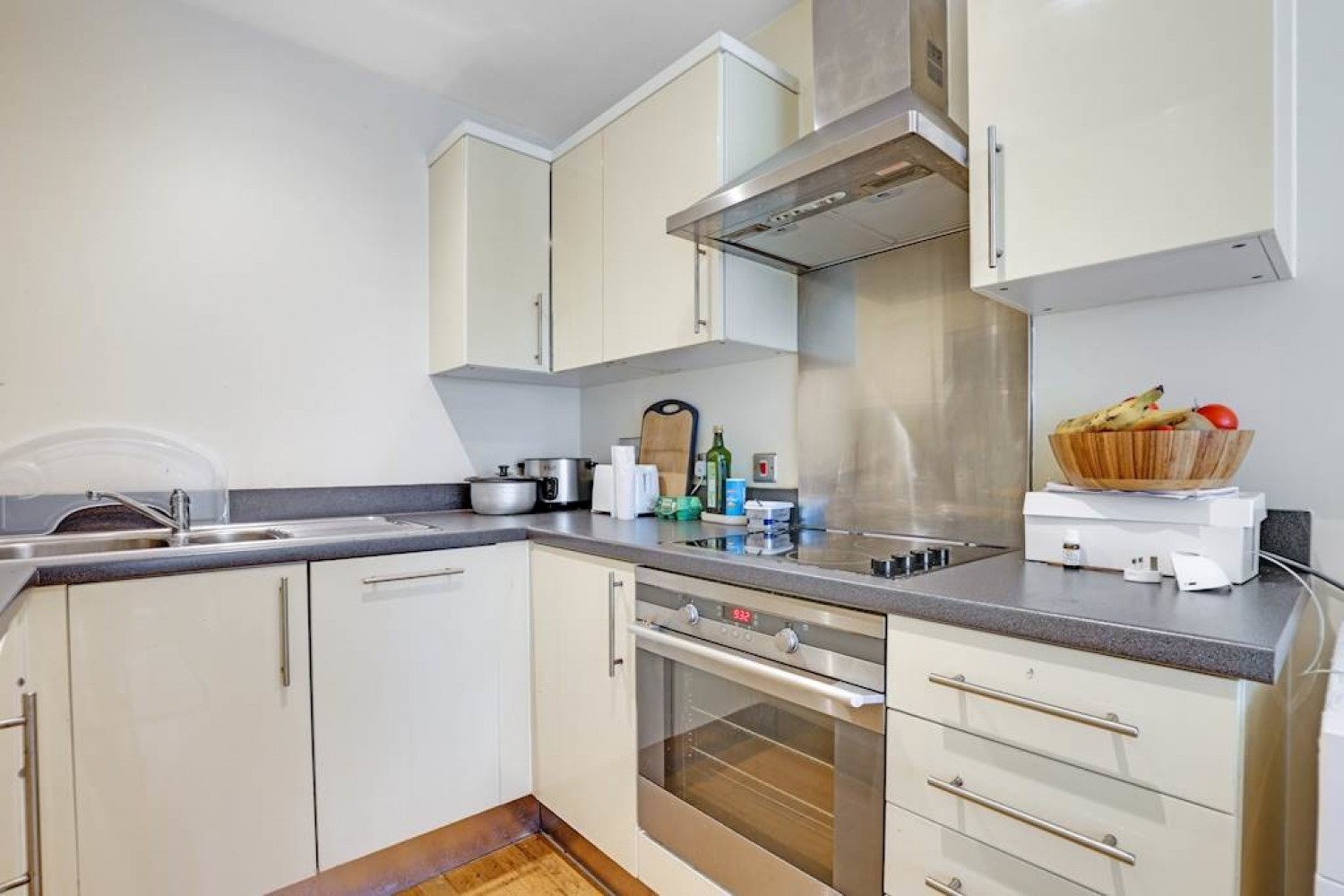 1 bedroom Flat for Sale Peckham Grove, London