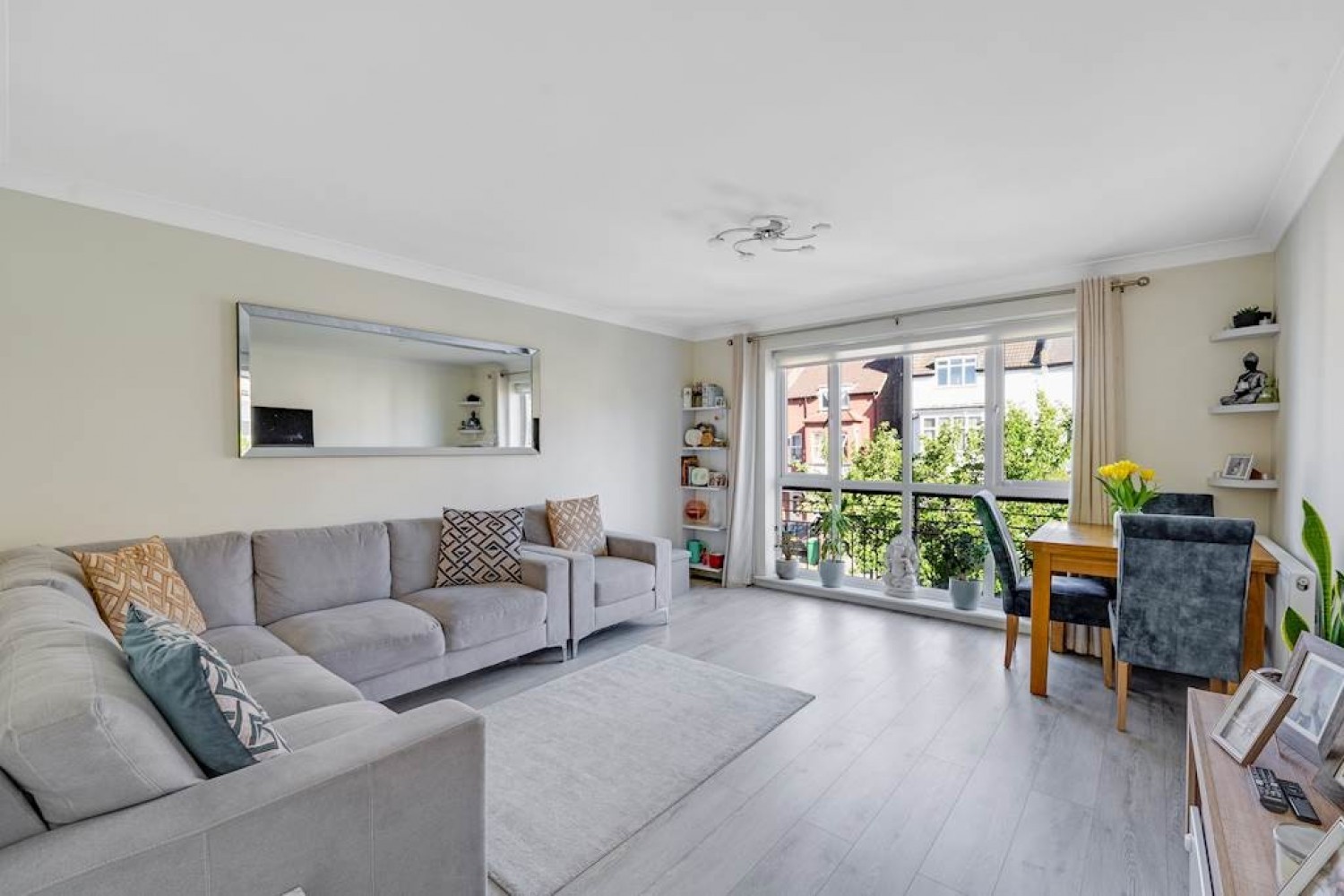 2 bedroom Flat for Sale Manorgate Road, Kingston Upon Thames