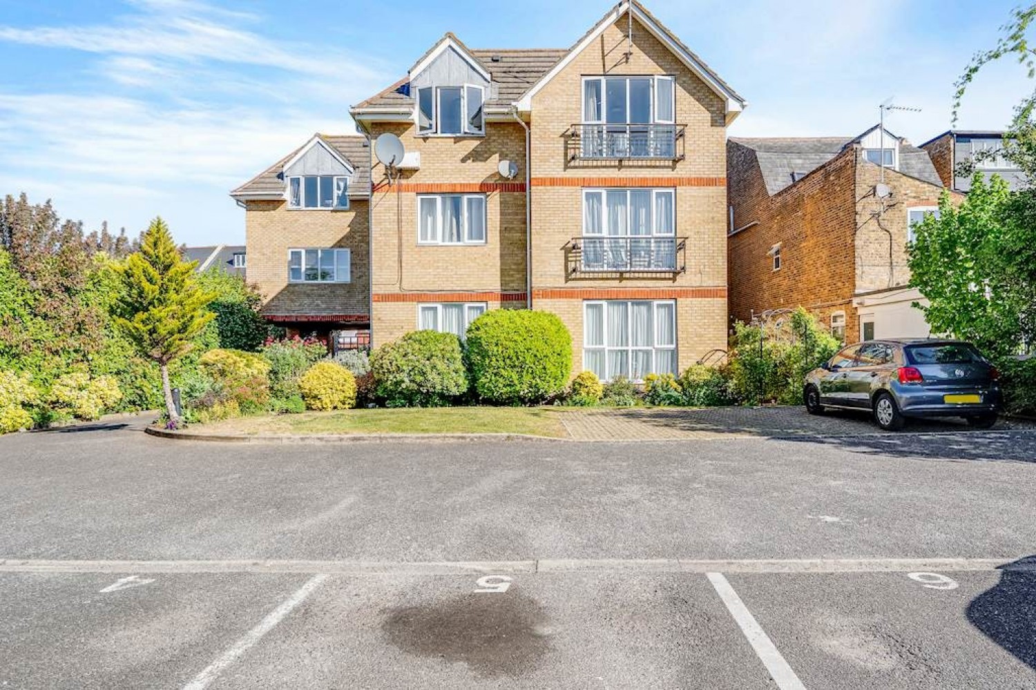 2 bedroom Flat for Sale Manorgate Road, Kingston Upon Thames