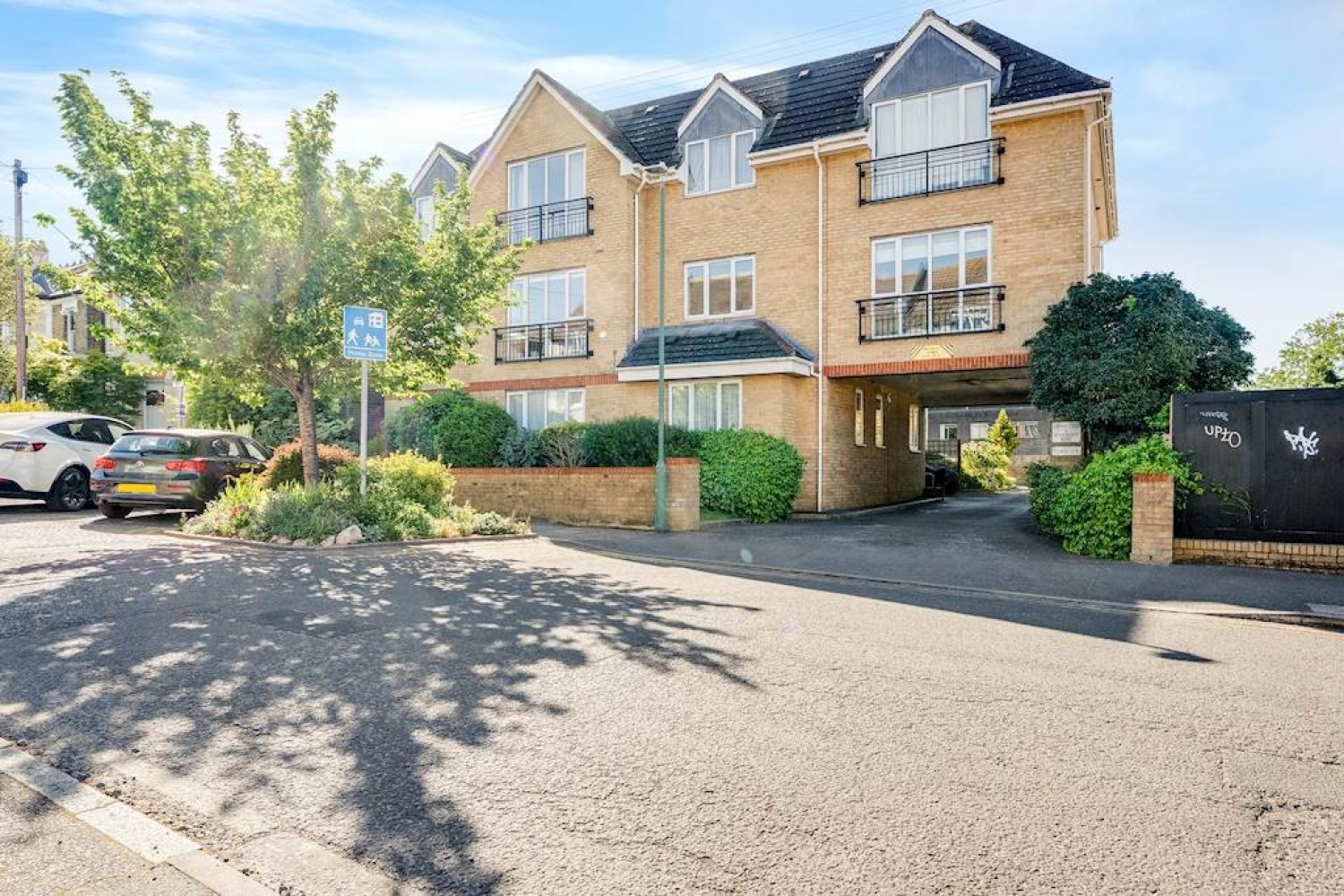 2 bedroom Flat for Sale Manorgate Road, Kingston Upon Thames