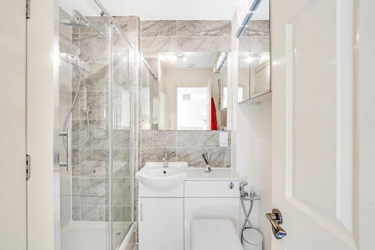 2 bedroom Flat for Sale Manorgate Road, Kingston Upon Thames