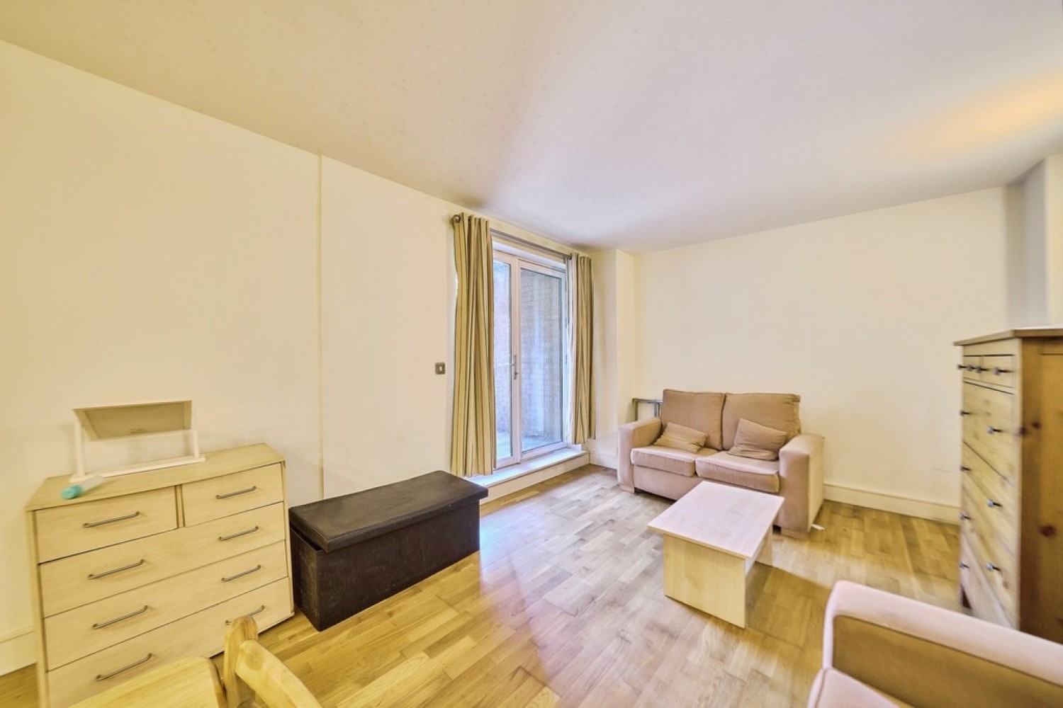 1 bedroom Flat for Sale Peckham Grove, London