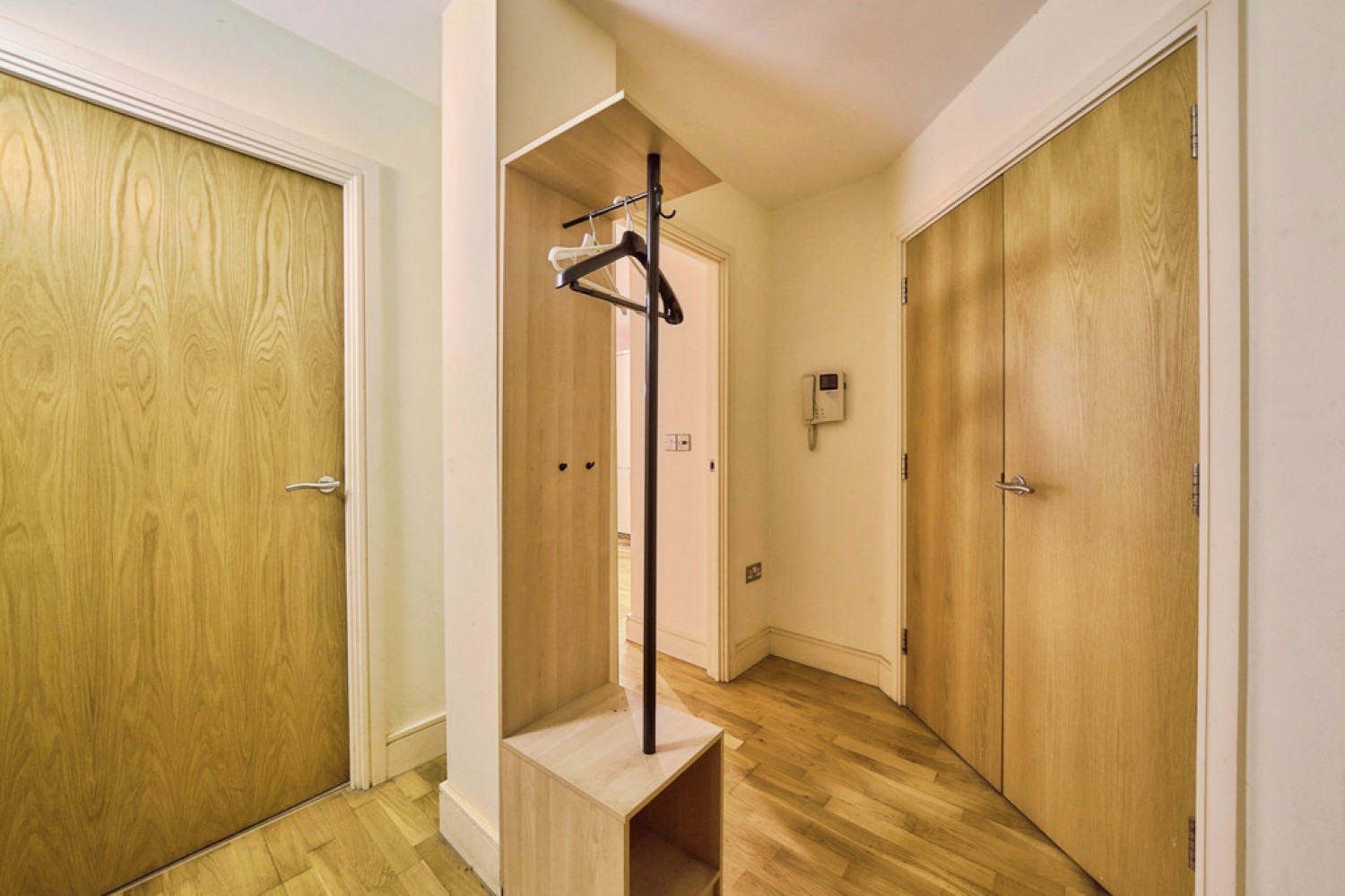 1 bedroom Flat for Sale Peckham Grove, London