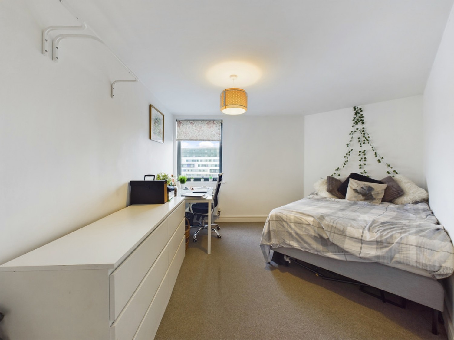 2 bedroom Flat for Letting Ebrington Street, City Centre