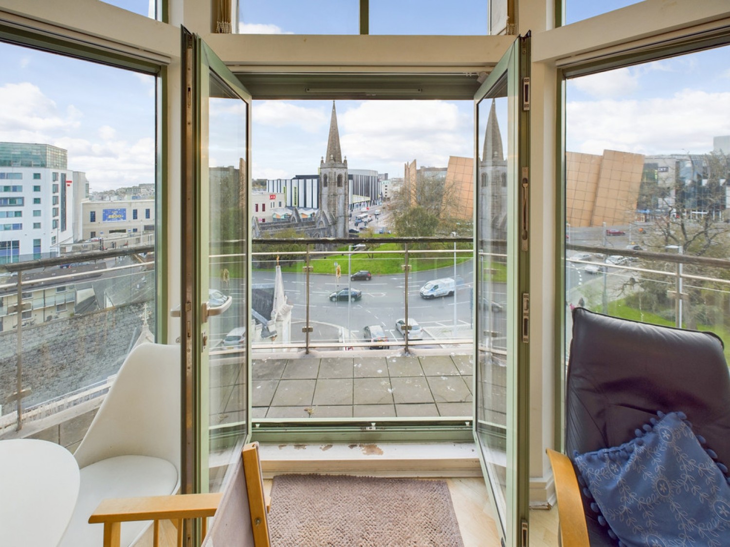 2 bedroom Flat for Letting Ebrington Street, City Centre