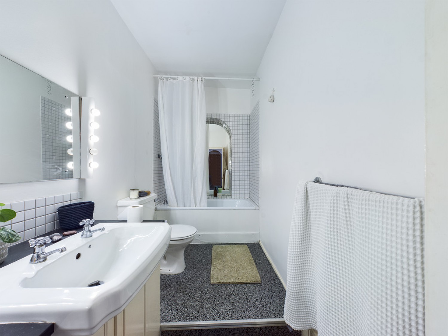 2 bedroom Flat for Letting The Esplanade, The Hoe