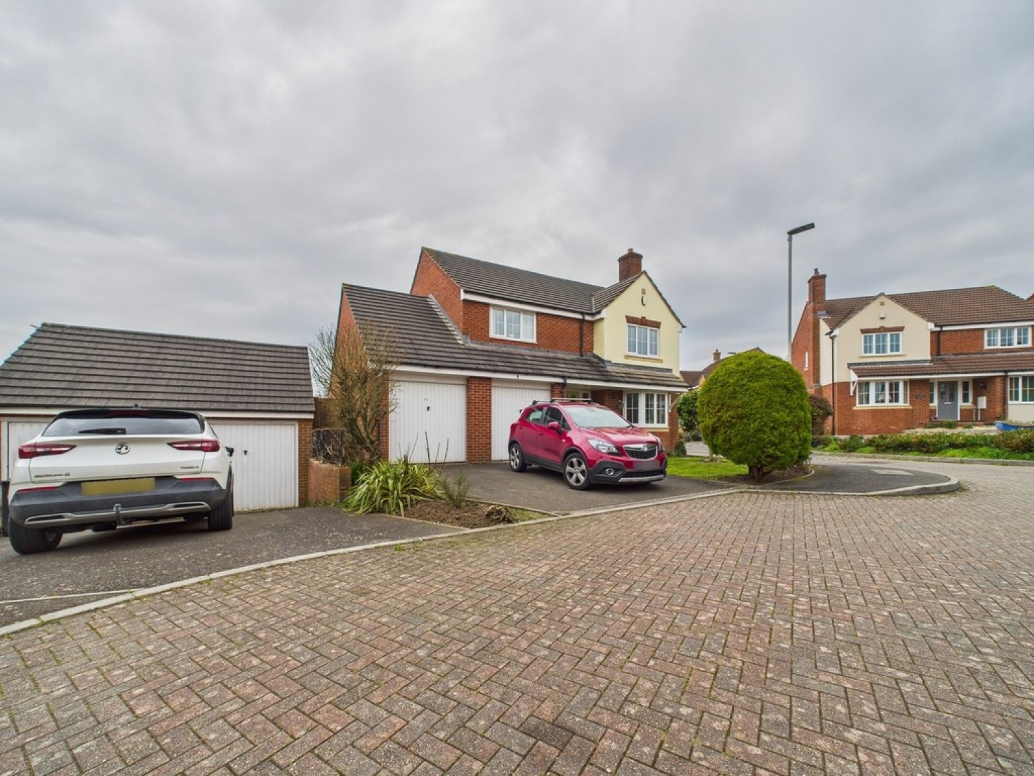 Mitchell Close, Raleigh Woods
