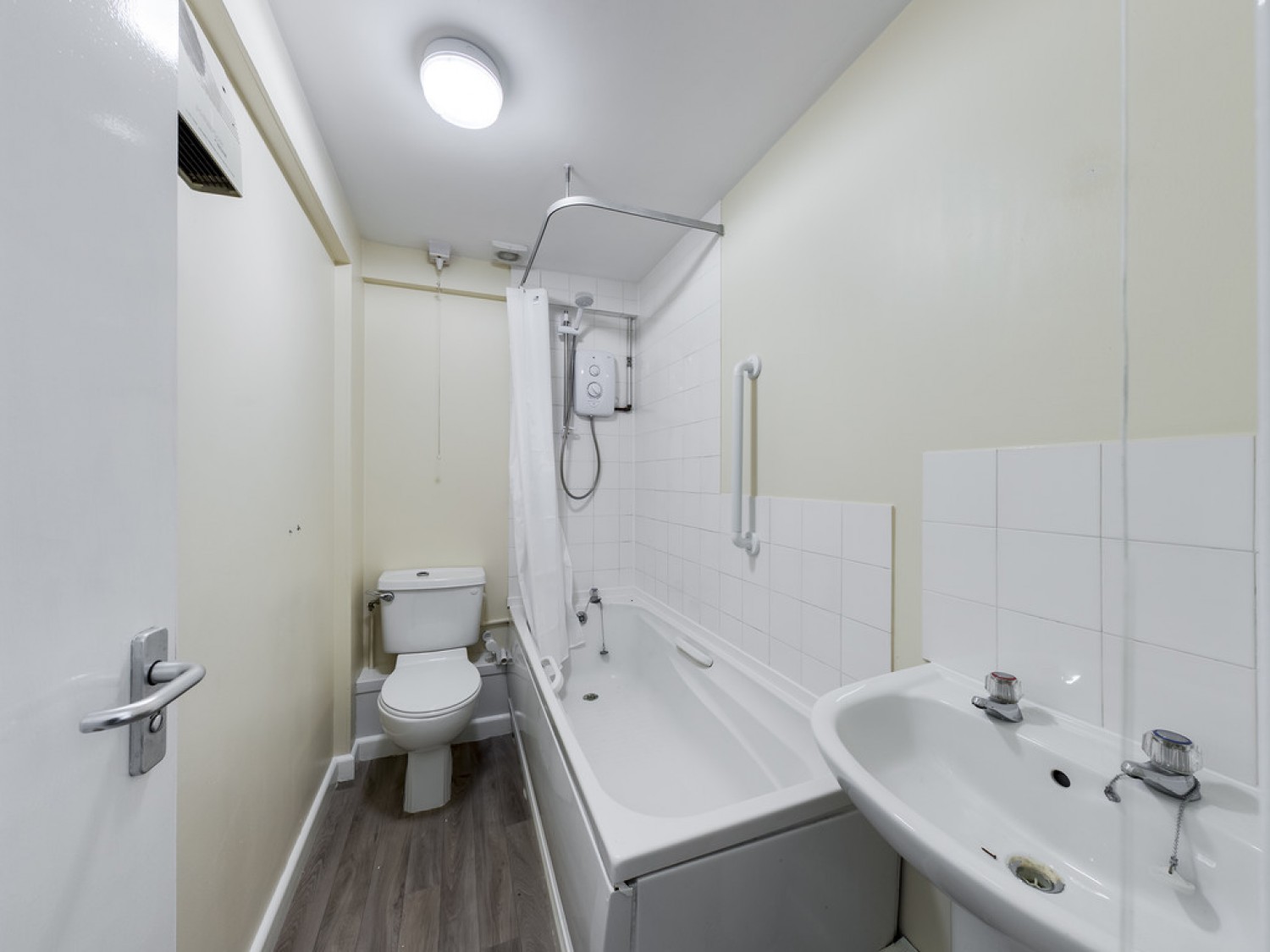 2 bedroom Flat in Derry's Cross, City Centre