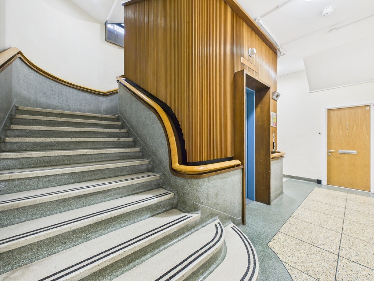 2 bedroom Flat in Derry's Cross, City Centre