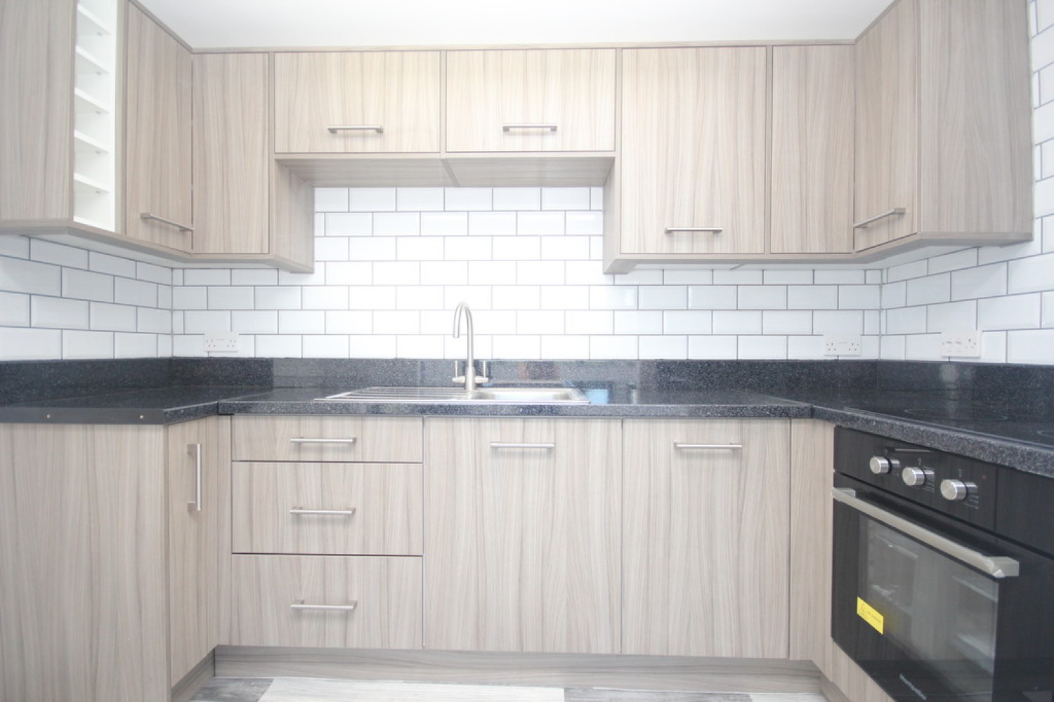 2 bedroom Flat for Letting Derry's Cross, City Centre