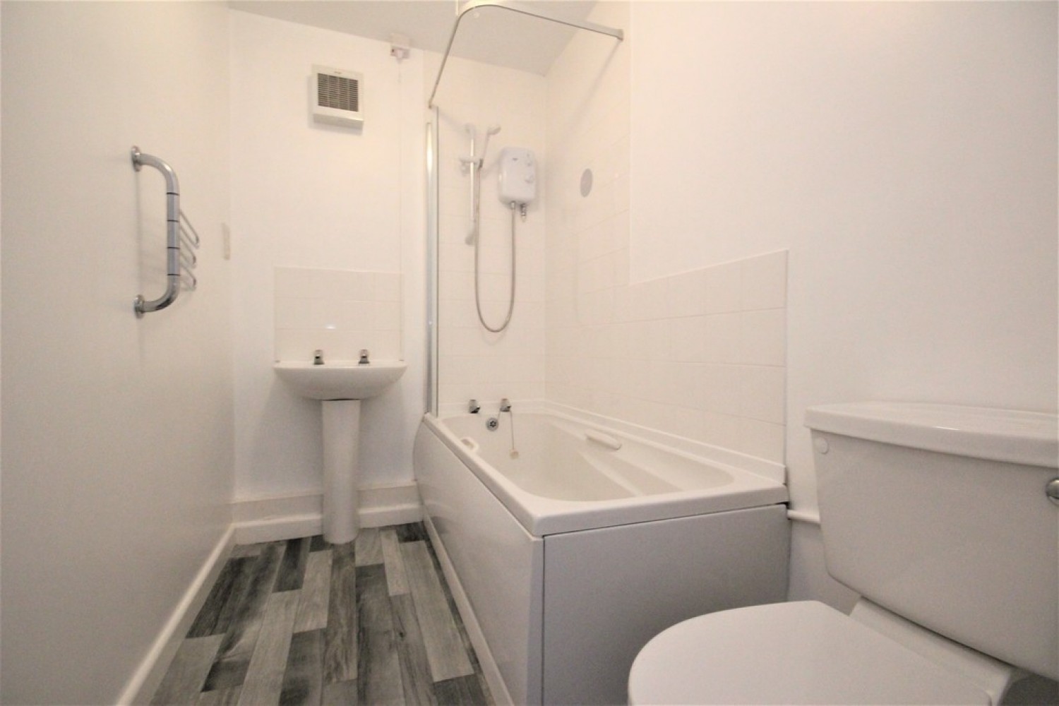 2 bedroom Flat for Letting Derry's Cross, City Centre