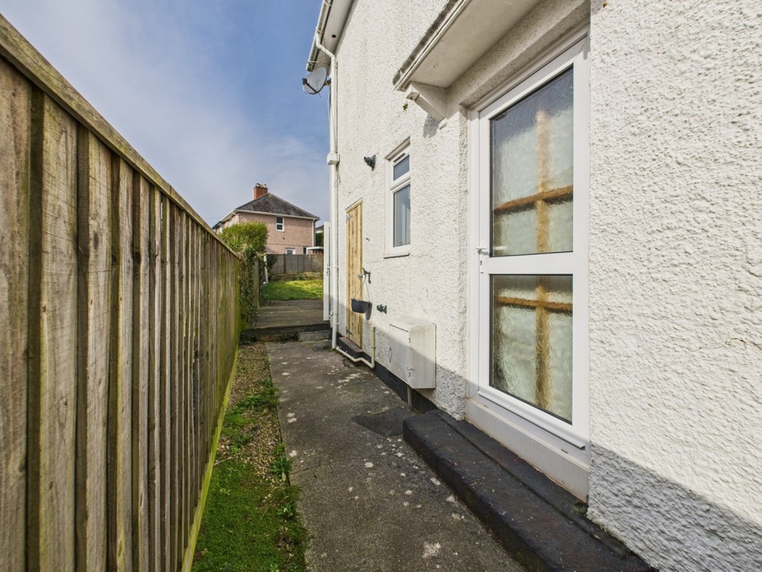 Wycliffe Road, Laira