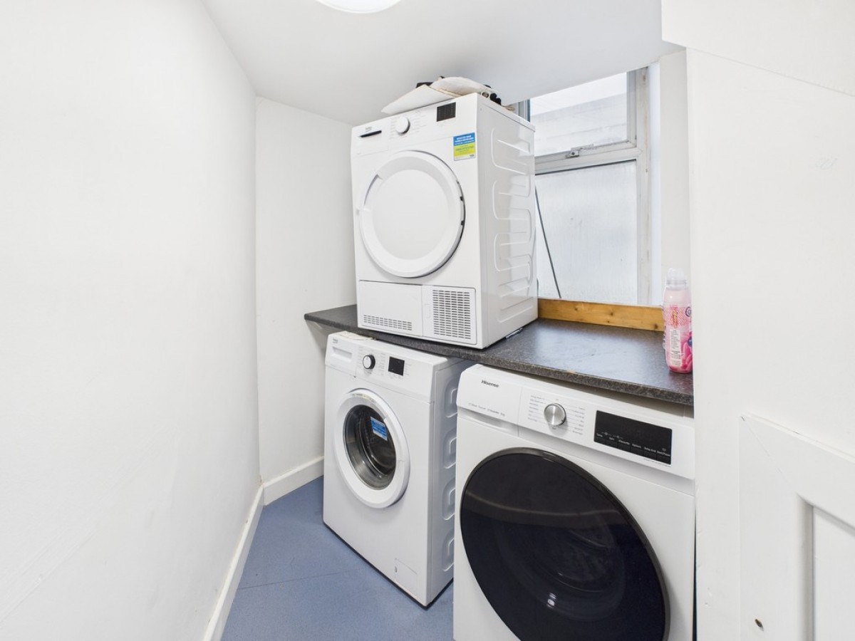 North Road West, Stonehouse