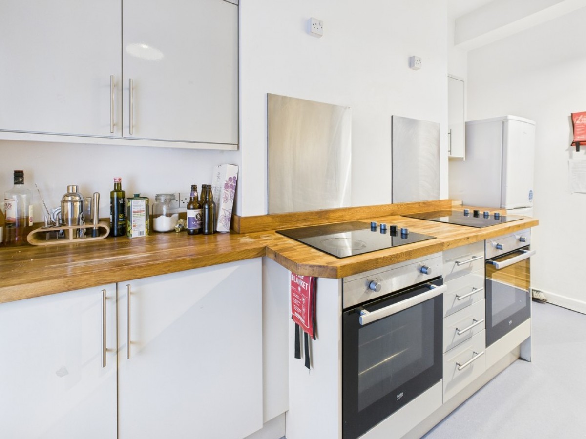 North Road West, Stonehouse