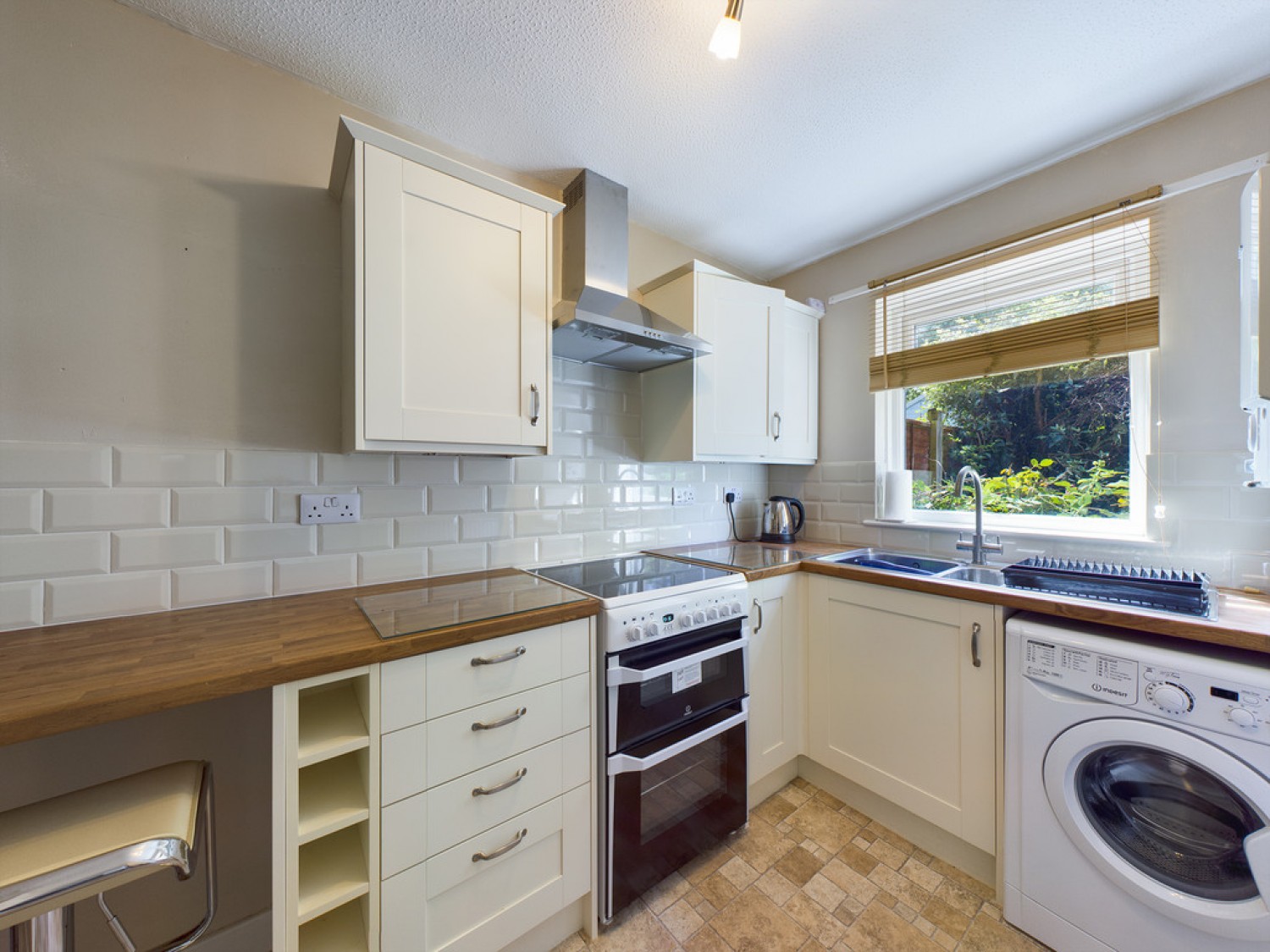 1 bedroom Flat for Letting Lower Park Drive, Staddiscombe