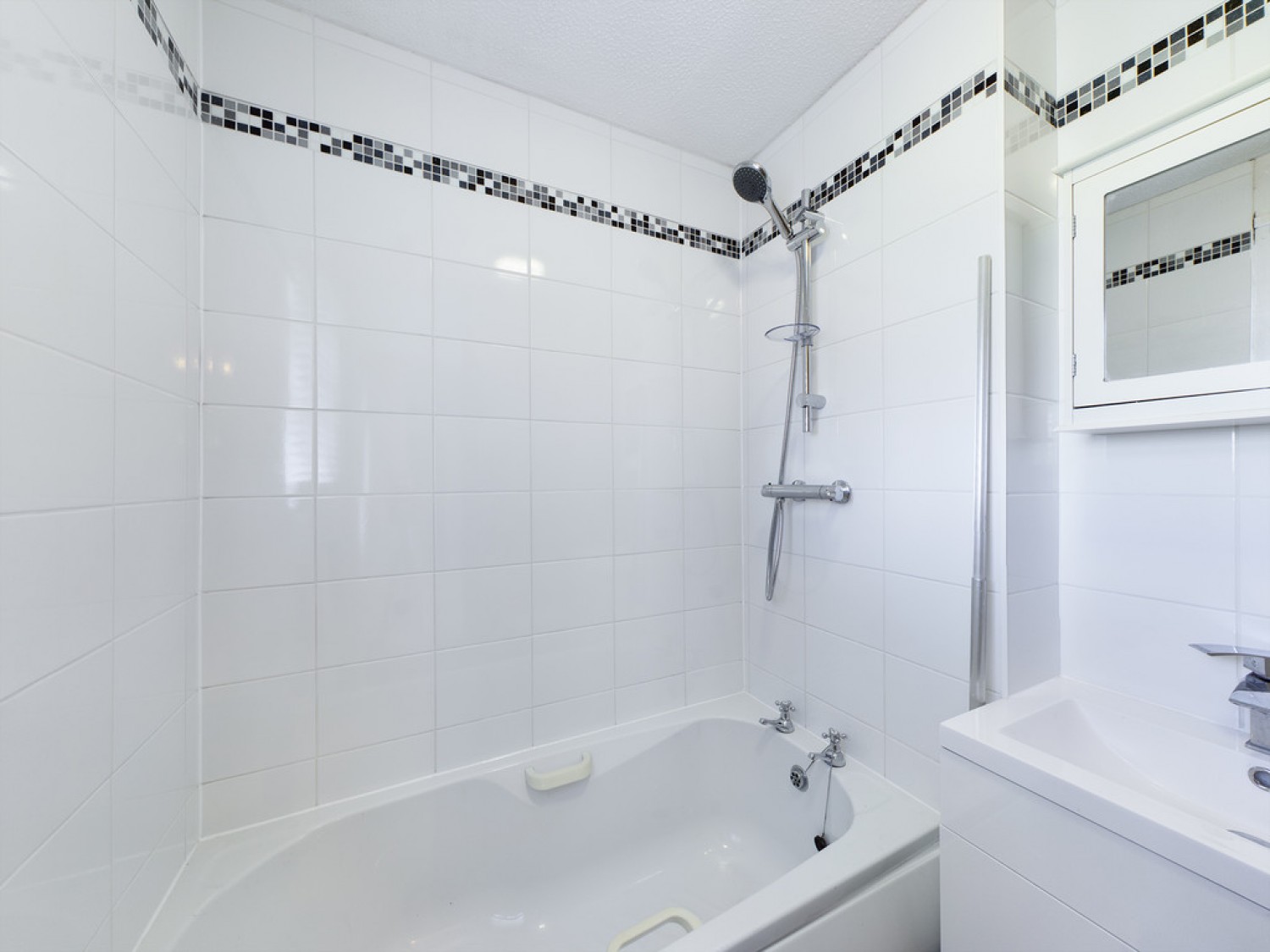 1 bedroom Flat for Letting Lower Park Drive, Staddiscombe