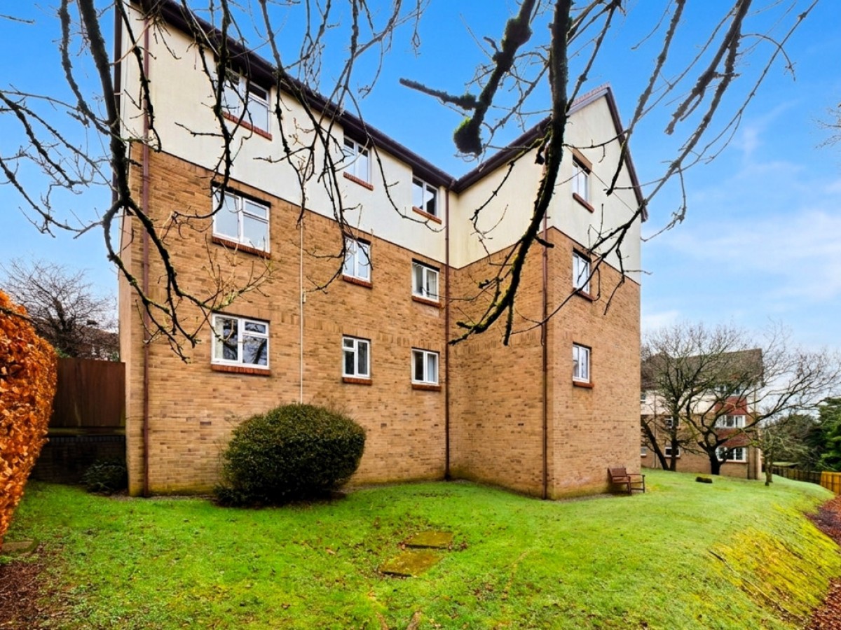 College Dean Close, Derriford