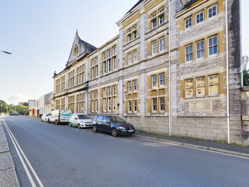 North Road West, Stonehouse