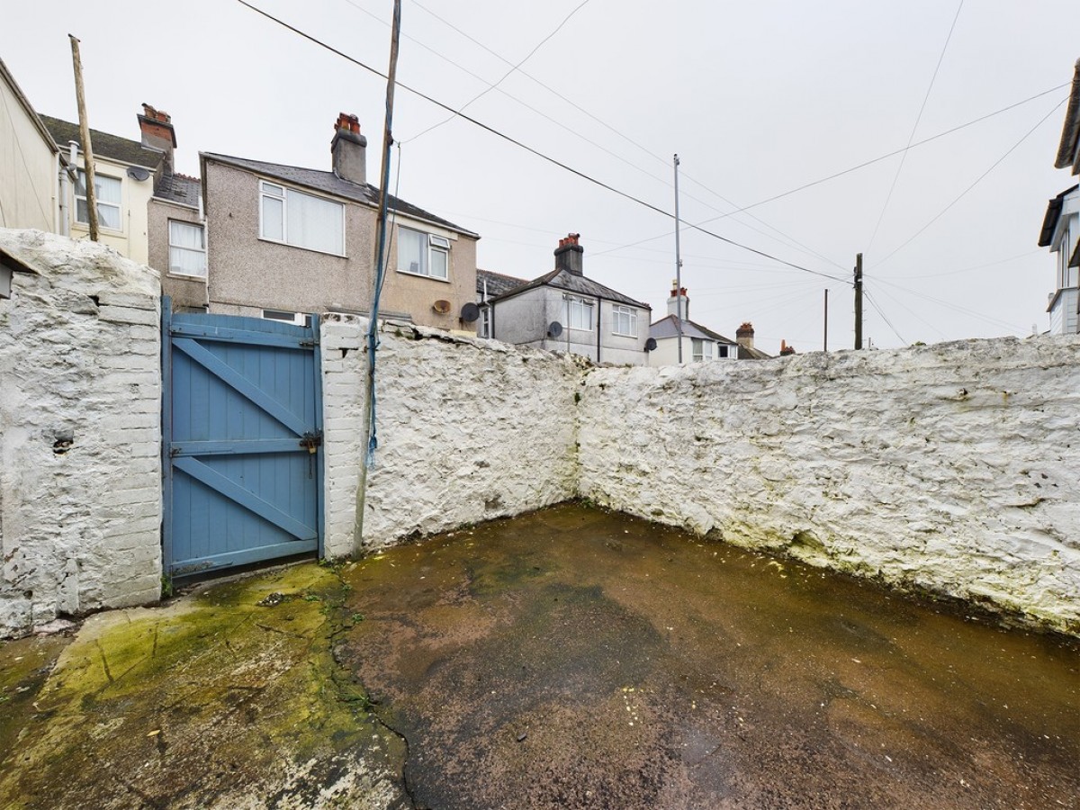 Lincoln Avenue, Lipson