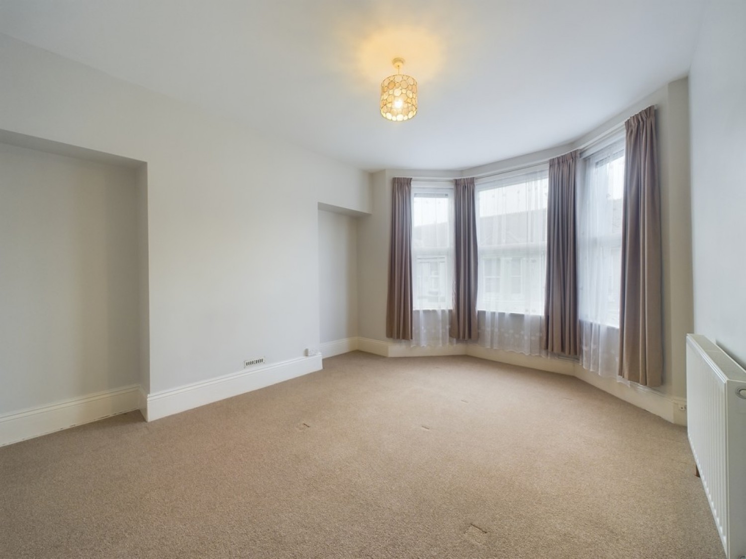 3 bedroom Flat in Cotehele Avenue, Prince Rock