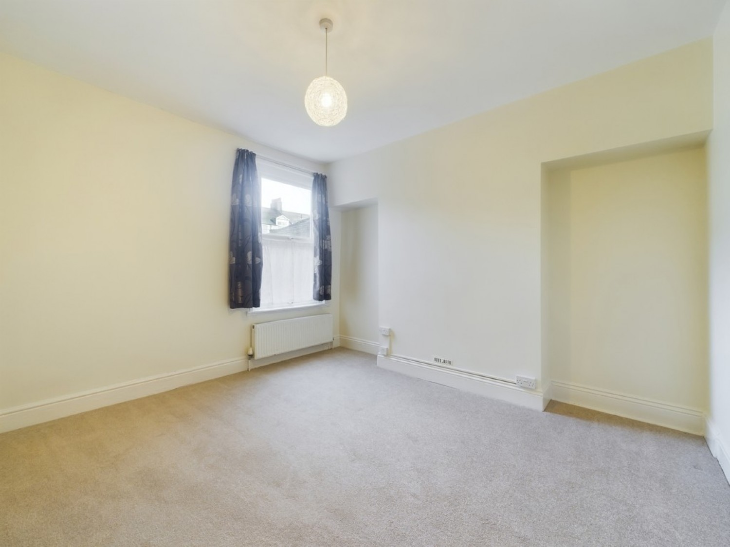 3 bedroom Flat in Cotehele Avenue, Prince Rock