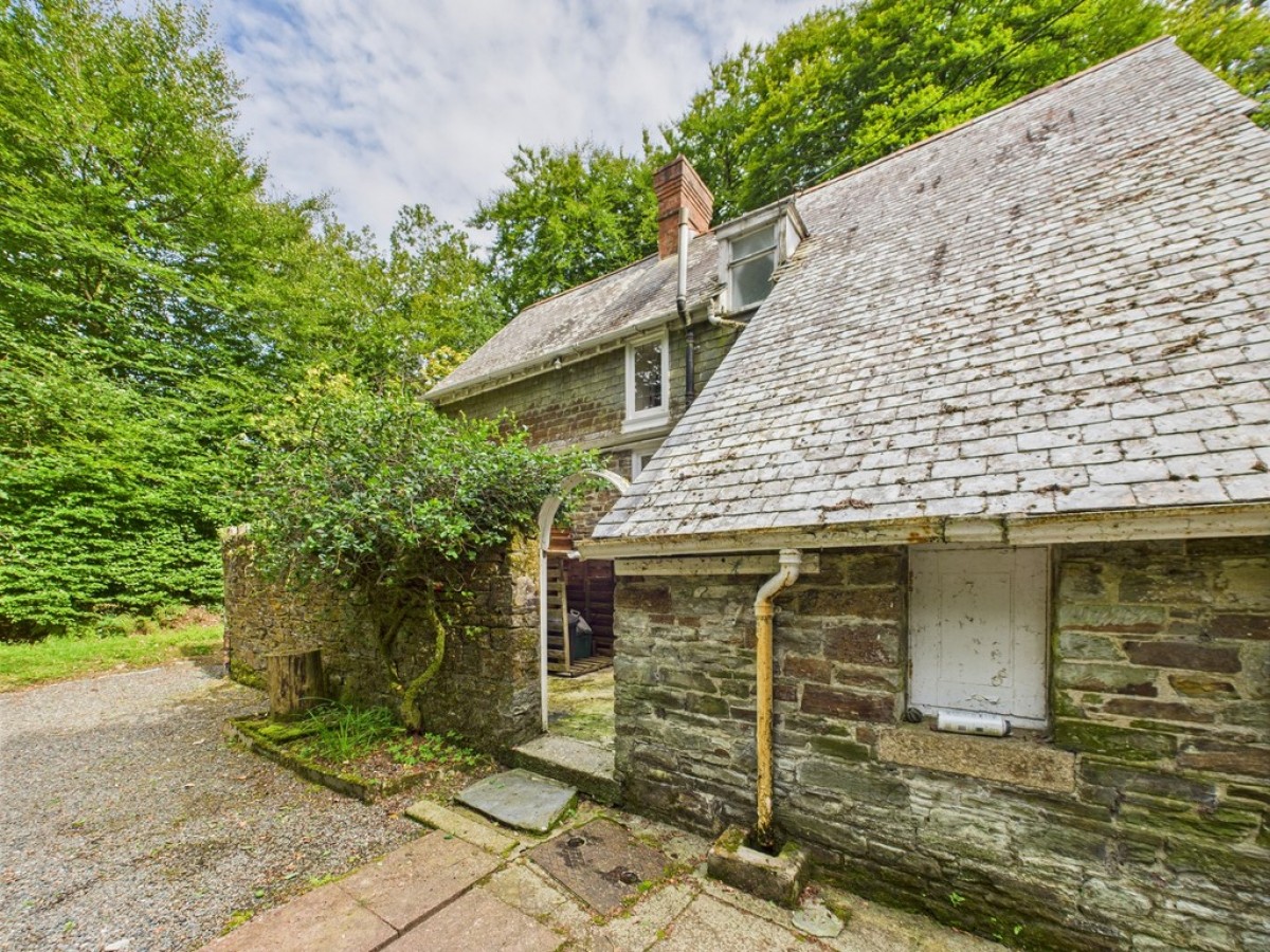 Buckland Monachorum, Yelverton